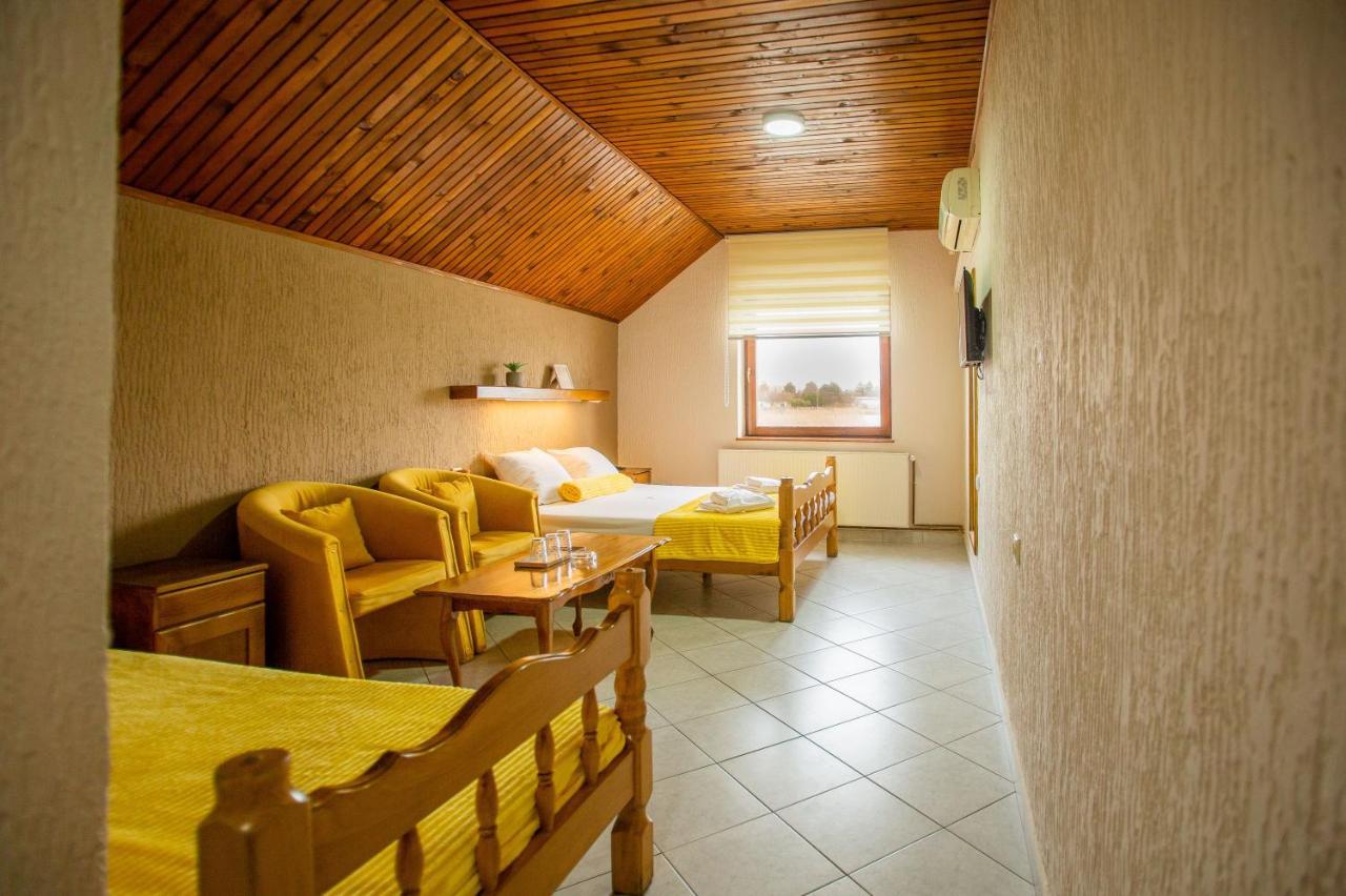 Guest House Vila Alexandar Palić المظهر الخارجي الصورة