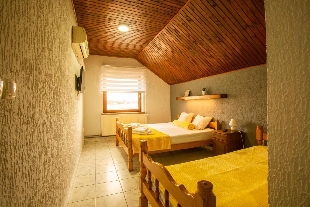 Guest House Vila Alexandar Palić المظهر الخارجي الصورة
