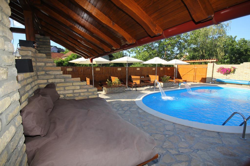 Guest House Vila Alexandar Palić المظهر الخارجي الصورة