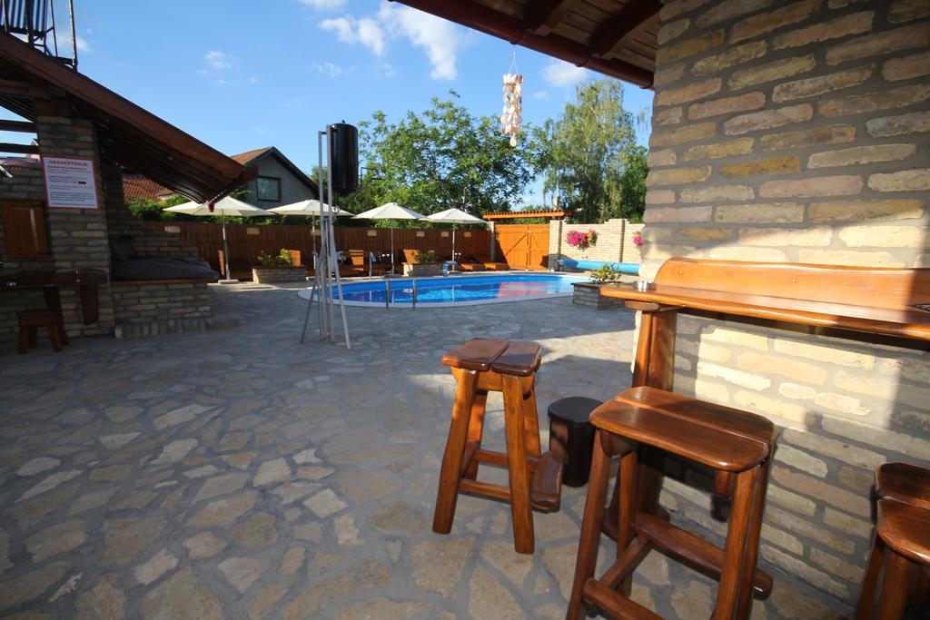 Guest House Vila Alexandar Palić المظهر الخارجي الصورة