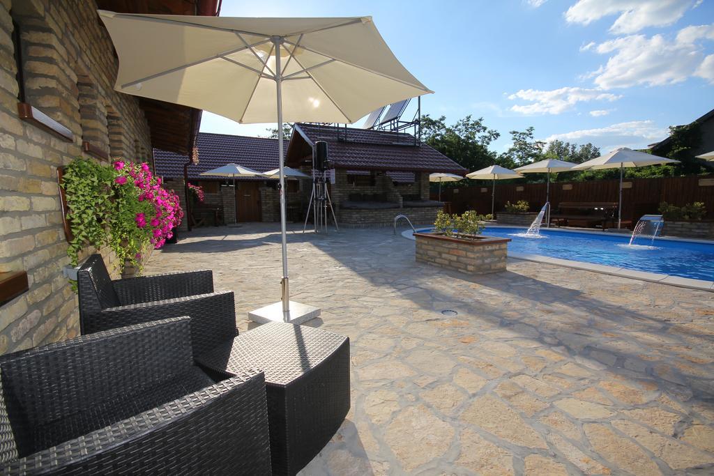 Guest House Vila Alexandar Palić المظهر الخارجي الصورة