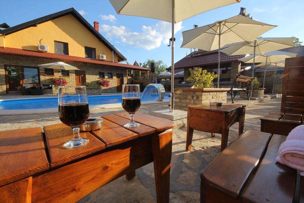 Guest House Vila Alexandar Palić المظهر الخارجي الصورة